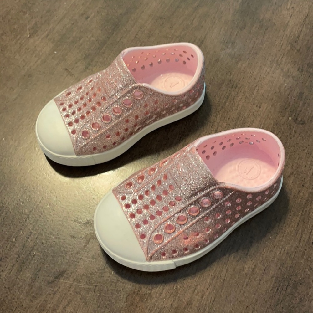 Baby/Toddler Sparkle pink Natives LIKE NEW